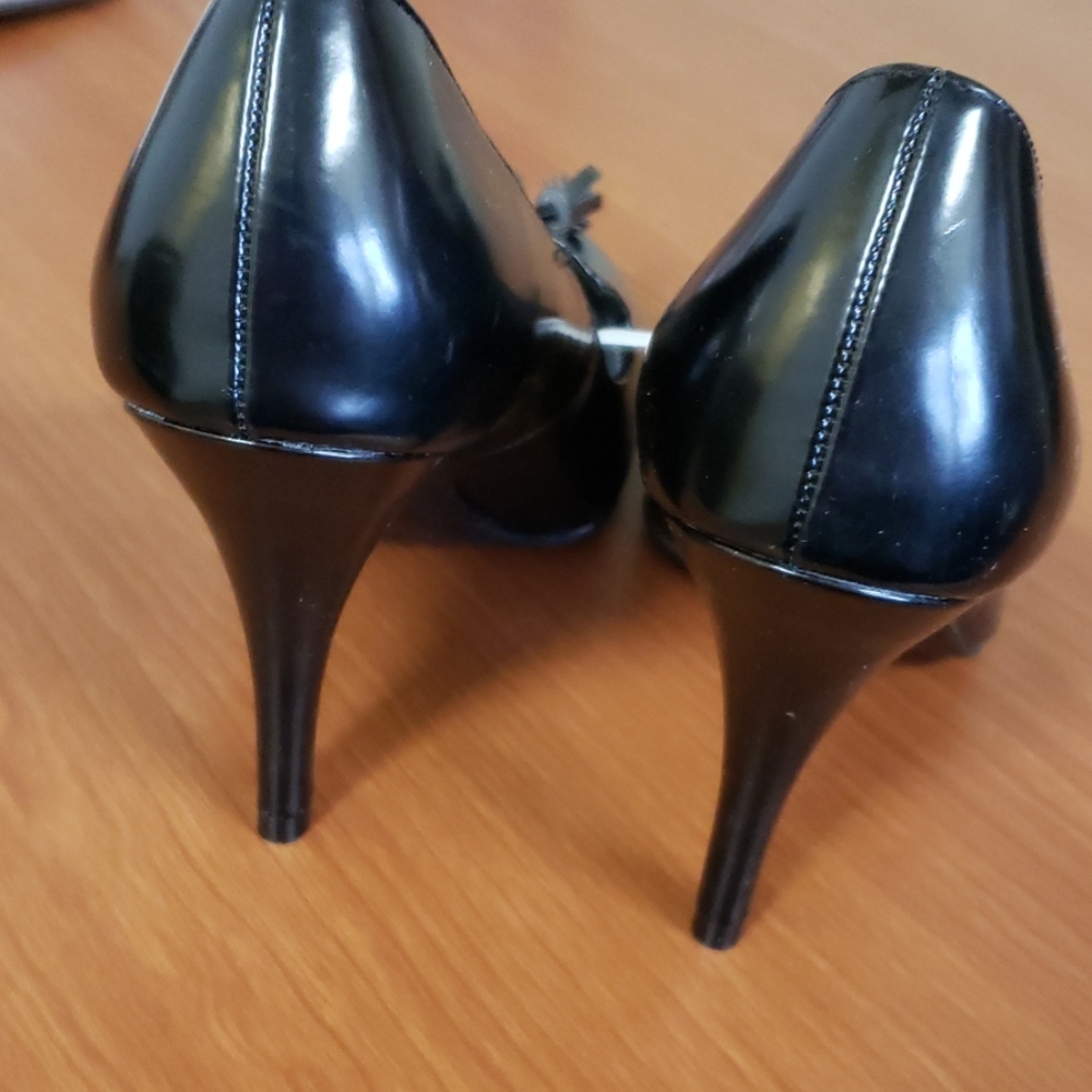 Heels - Picture 3 of 3